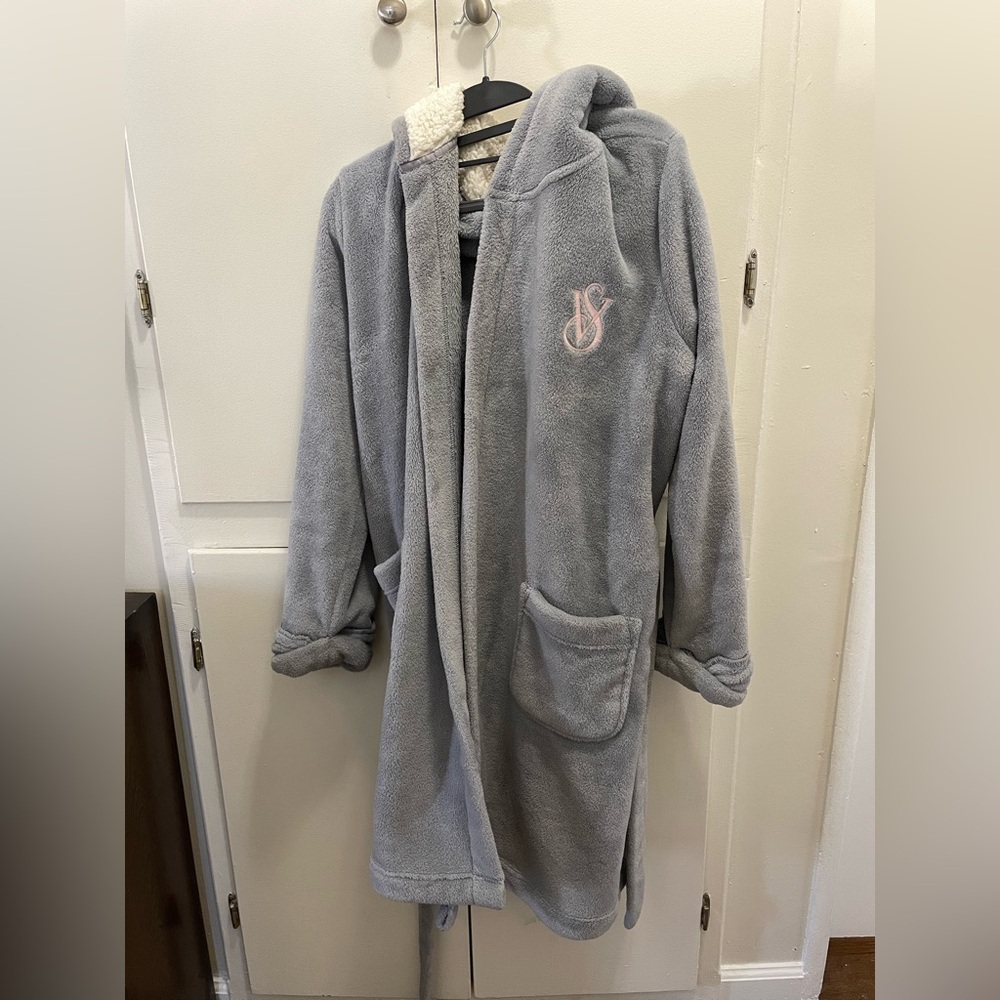 Victoria's Secret Soft Gray/Pink Bath Robe